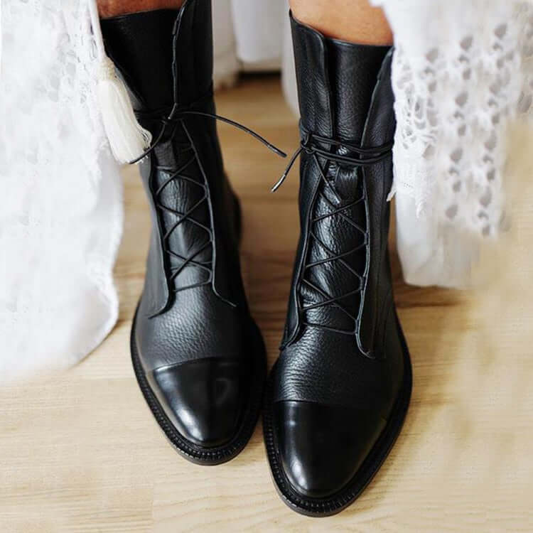 CECILY | LACED HEELED BOOTS