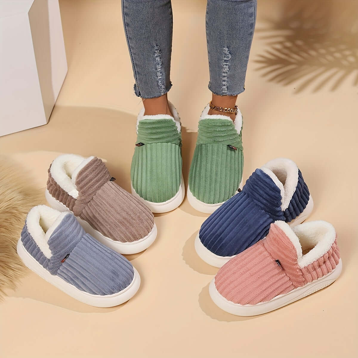 CLOUDYS | UNISEX PLUSH SLIPPERS